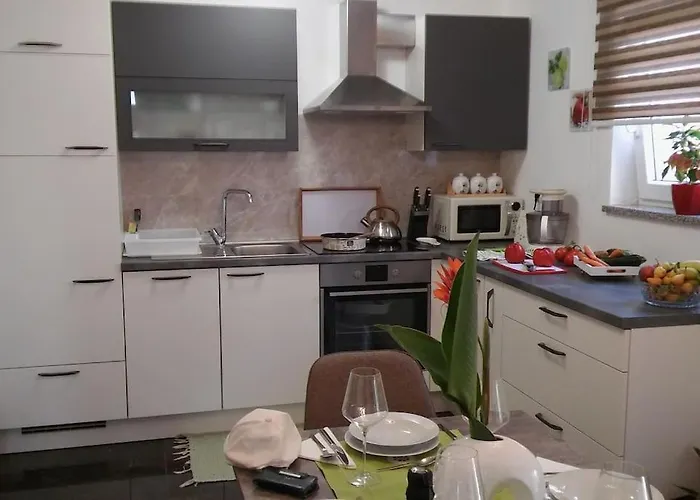 Oasis 아파트 풀라